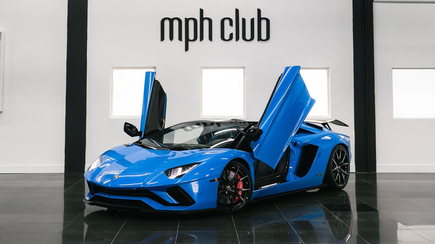 Lamborghini Aventador S Roadster Blue
