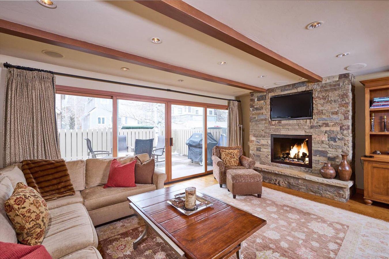 1LivingRoom