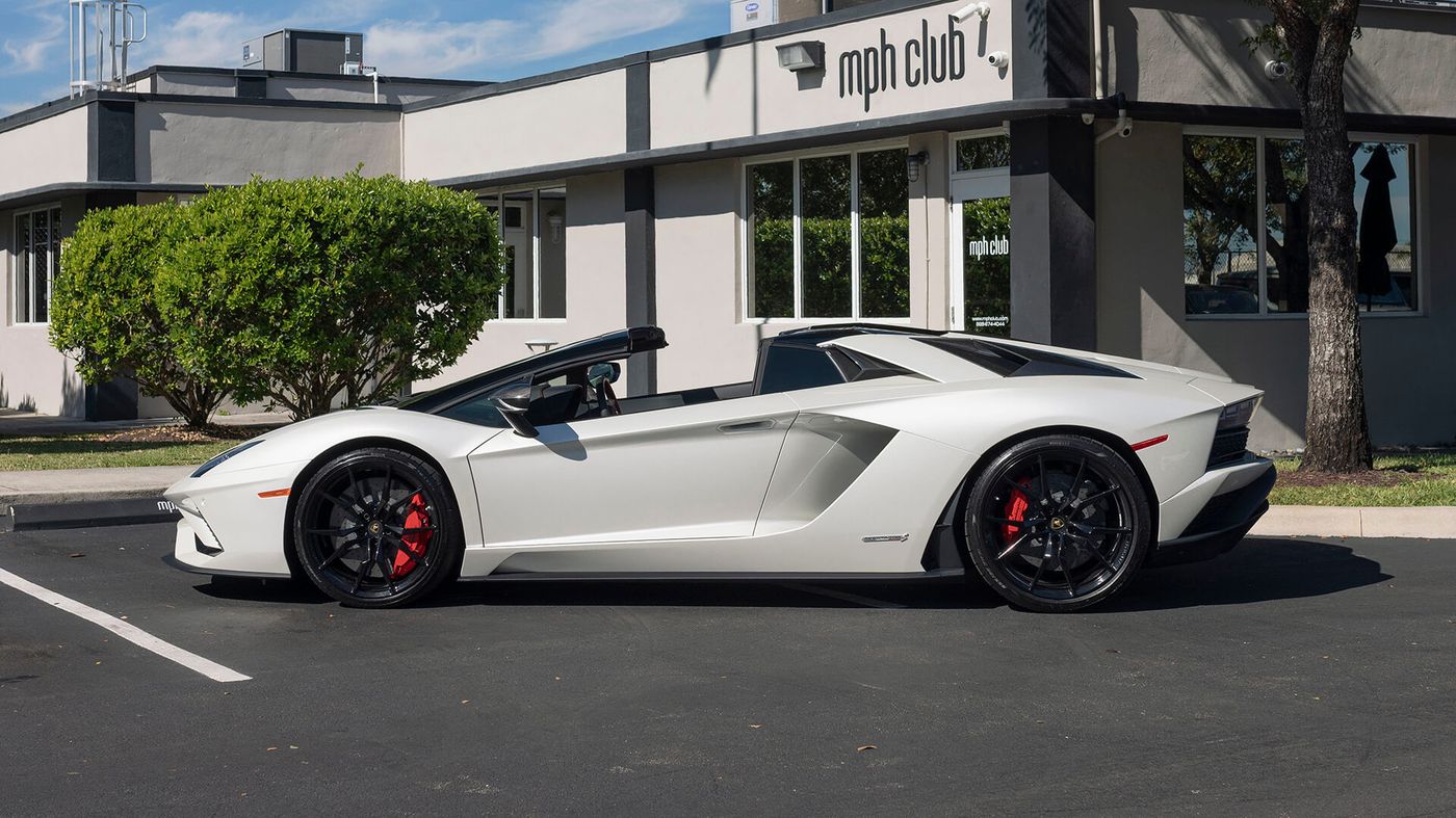 Lamborghini Aventador S Roadster White